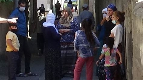 D­i­y­a­r­b­a­k­ı­r­­d­a­ ­e­k­m­e­k­ ­a­l­m­a­y­a­ ­g­i­d­e­n­ ­k­ı­z­ ­s­i­l­a­h­l­a­ ­y­a­r­a­l­a­n­d­ı­